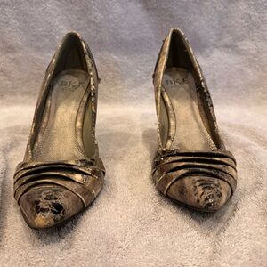 BKE Distressed Brown Heels